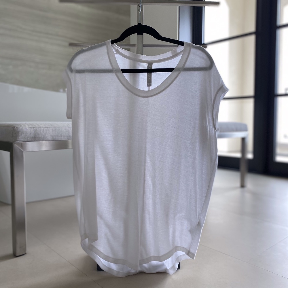 Lose-fitting White Athleta T-shirt